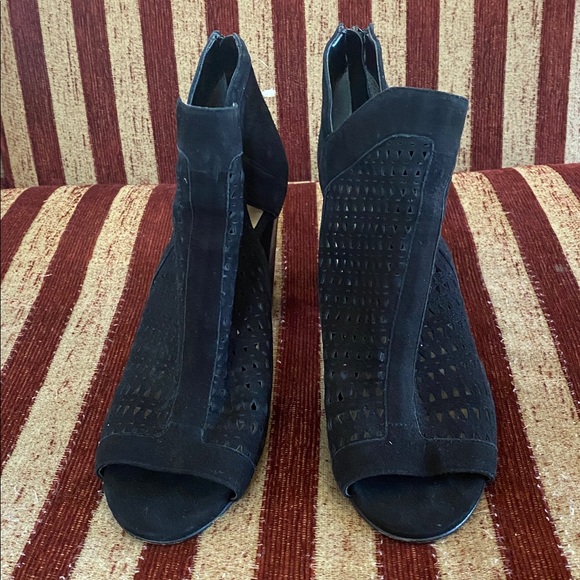 Vince Camuto Black Zipper Detail open toe Booties. Size 8 1/2 - Picture 1 of 13